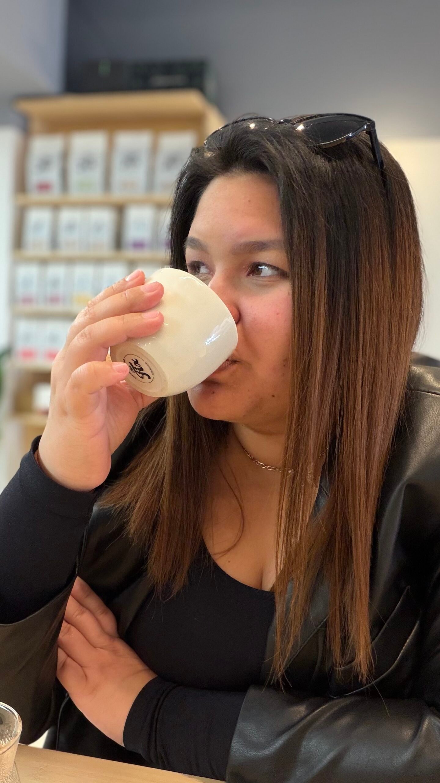Portrait of Diveana Rodriguez, founder of Femia, in a coffee shop.