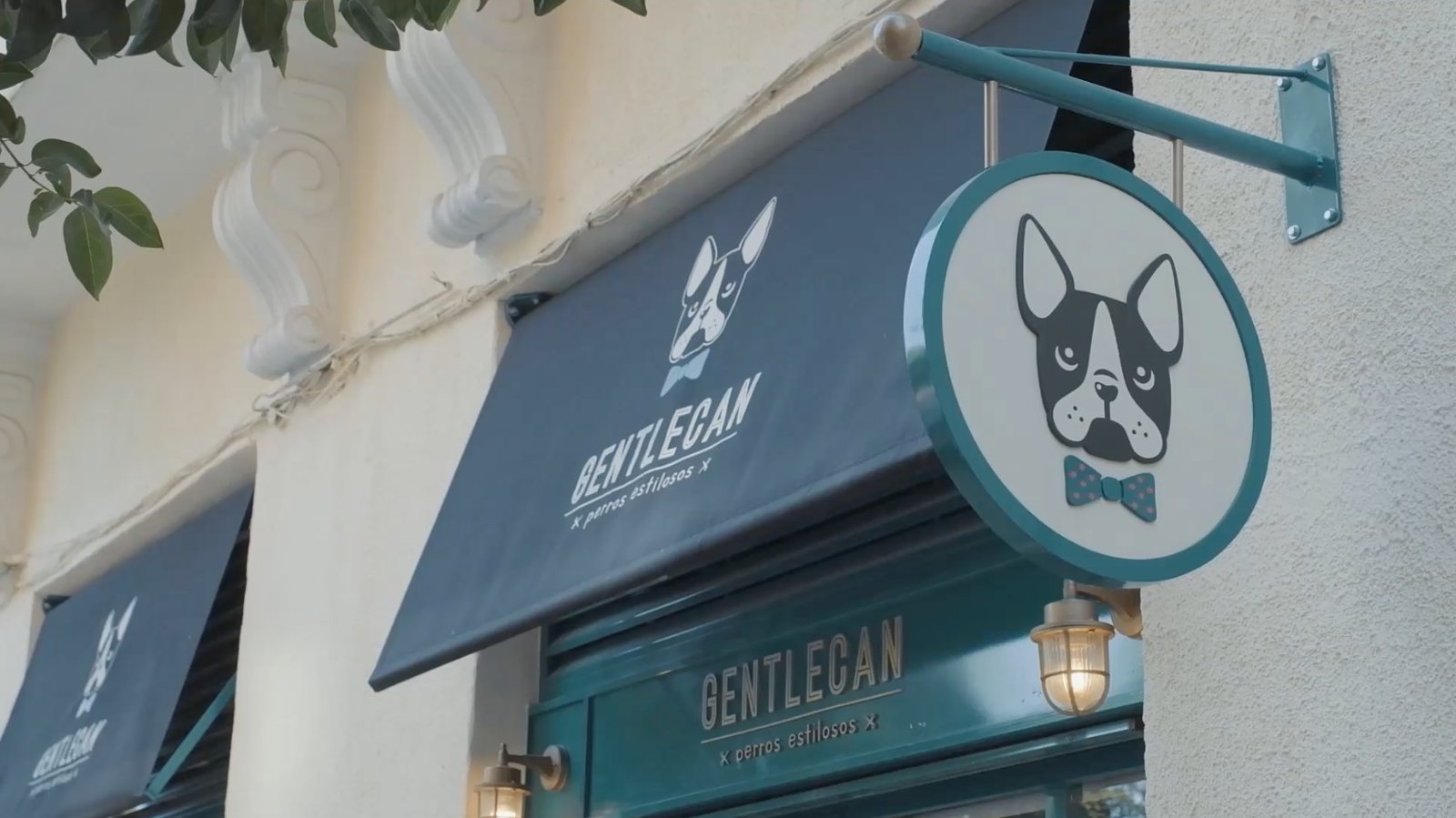 Gentlecan shop awning with the brand logo, Madrid.